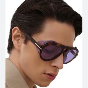 Tom Ford
NEUGHMAN FT 0882